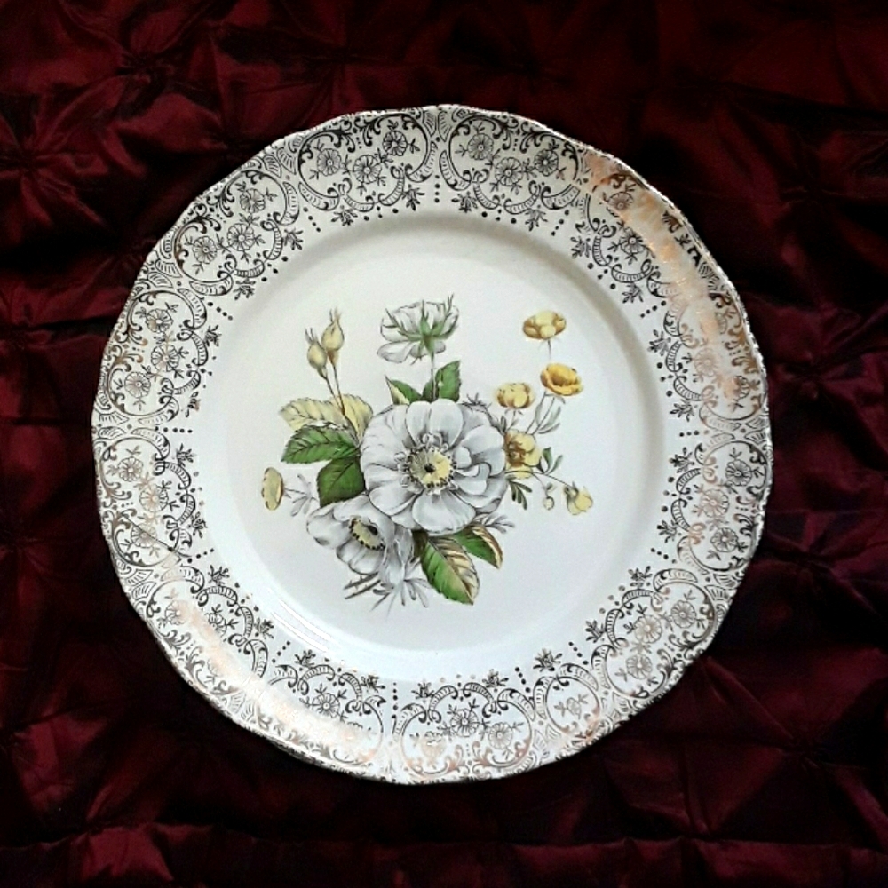 Four Royal Queen antique 22k dinner plates